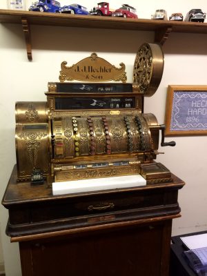 Old 1913 brass National Cash Register, it still works!